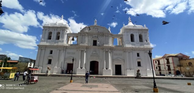 León